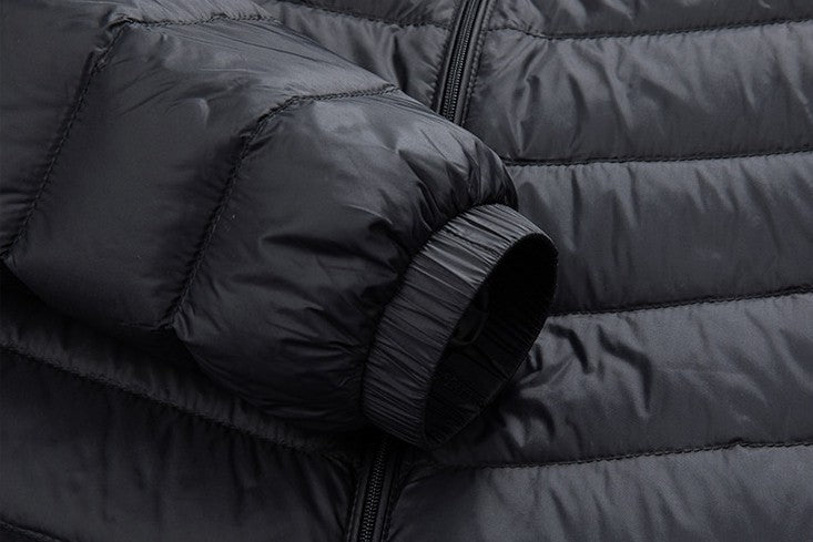 UrbanStoff | Leichte Kapuzen-Daunenjacke Slim Fit