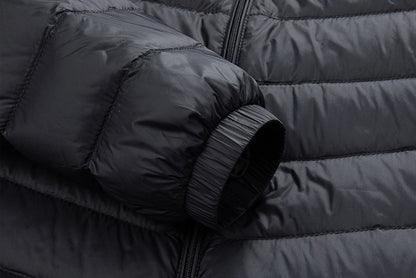 UrbanStoff | Leichte Kapuzen-Daunenjacke Slim Fit