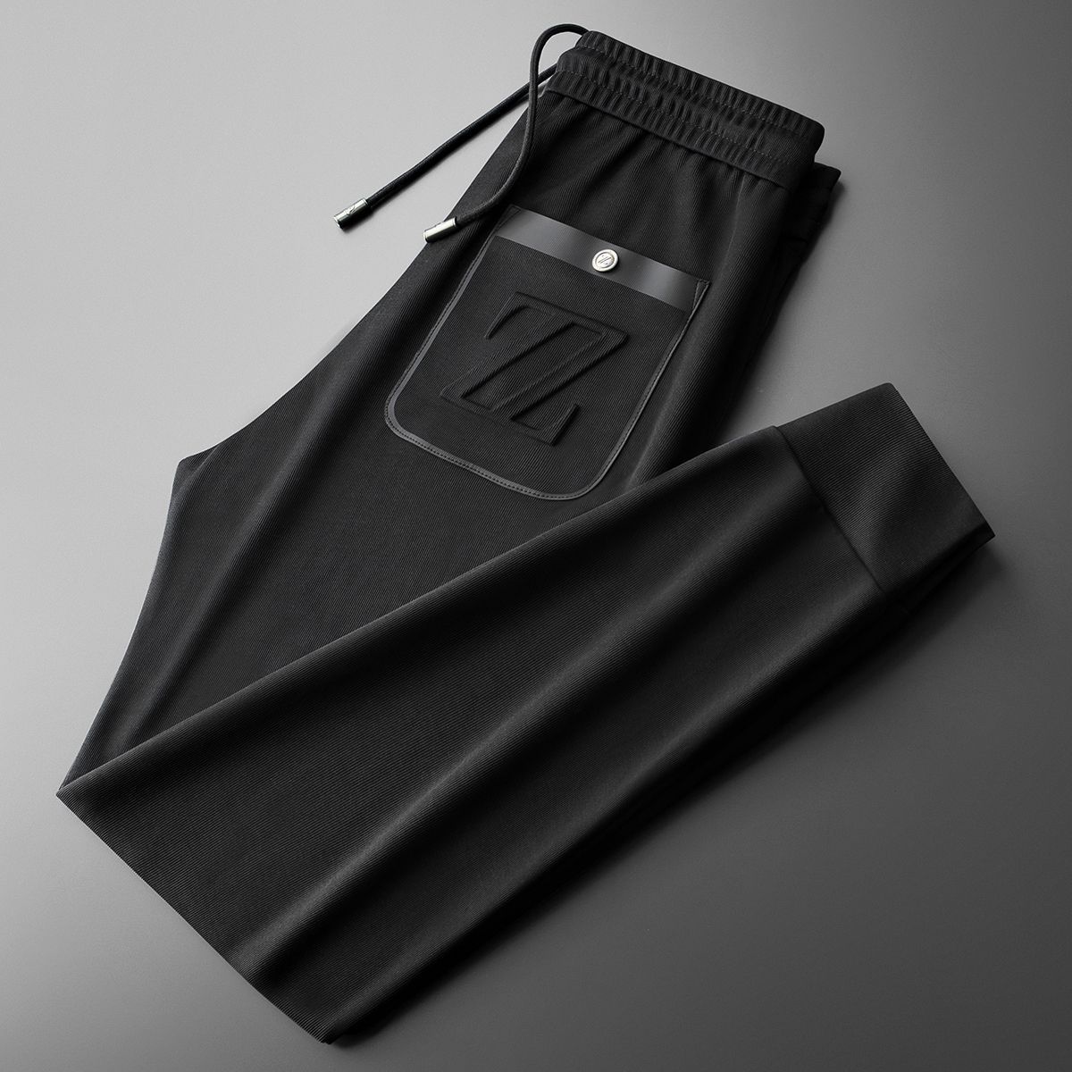 UrbanStoff | Sportliche Jogpants mit Stickerei