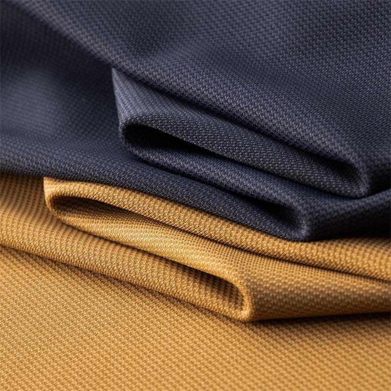 Seidiger Ice-Silk Anzug