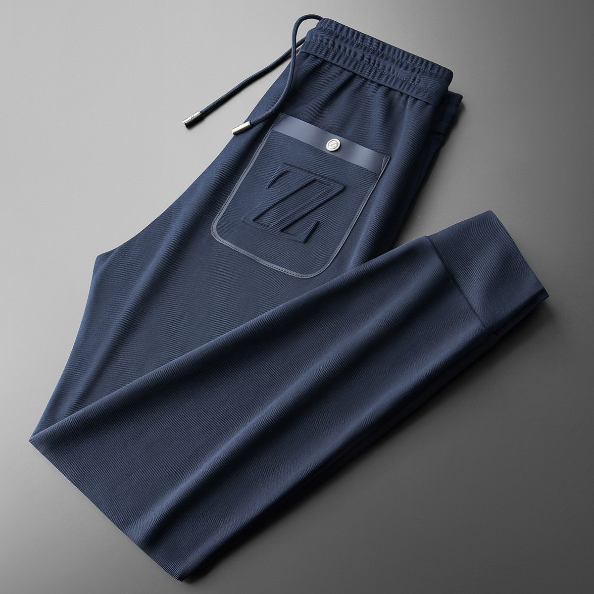 UrbanStoff | Sportliche Jogpants mit Stickerei