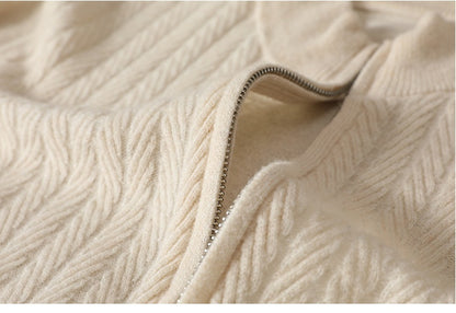 Strickjacke mit Reißverschluss und verdrehtem Strick